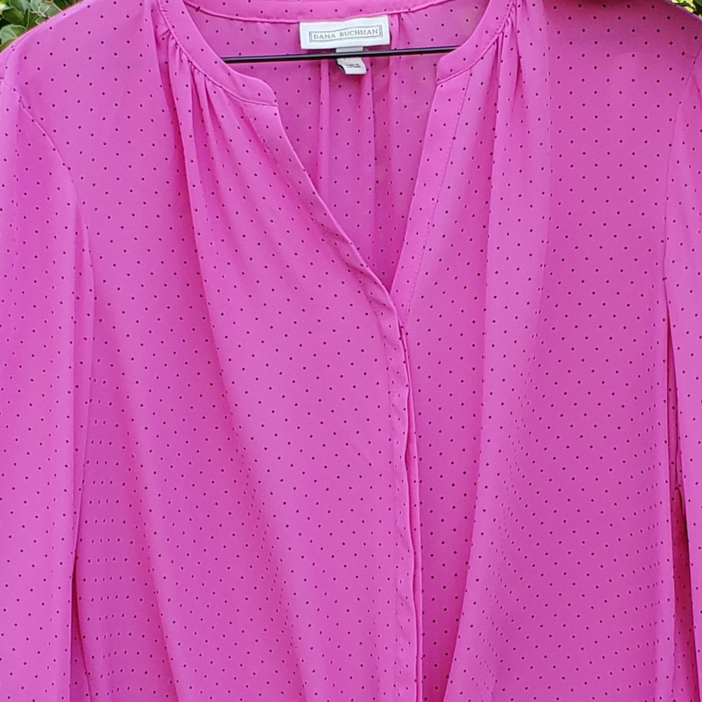 Dana buchman Fushia button down w/tie top